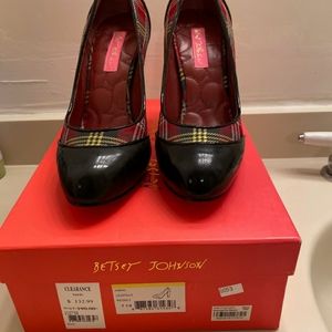Betsey Johnson Platform Pump